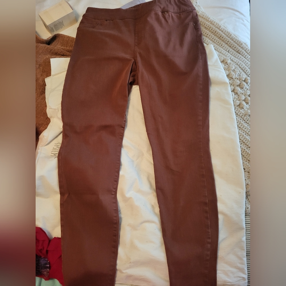 Cute slip on jeans no front pockets functional back pockets no signs of wear